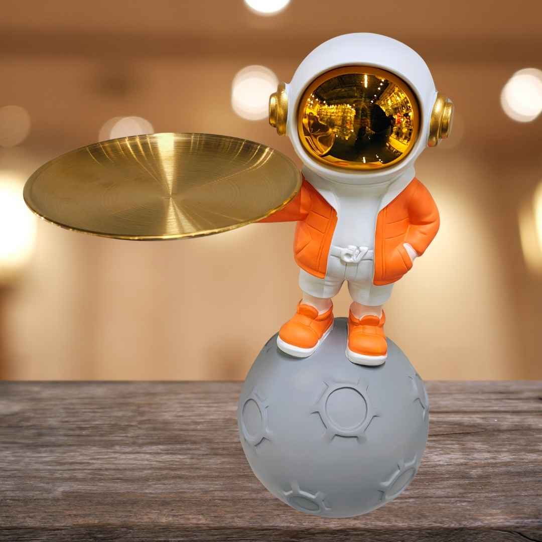 Astronaut Kid with Plate Showpiece